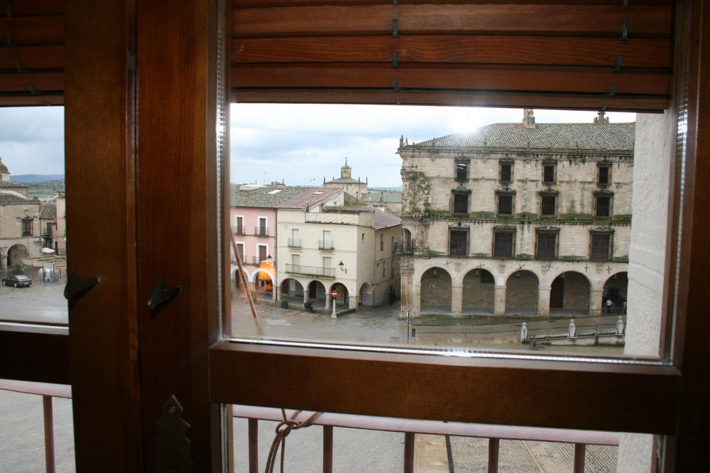 Alojamientos Plaza Mayor ตรูคีโย ภายนอก รูปภาพ